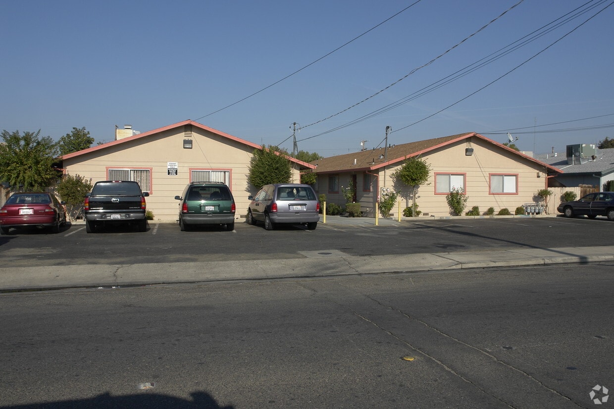 Primary Photo - 221-227 Broadway Ave