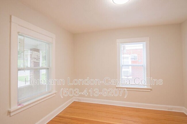 Foto del edificio - 3424 Lucas and Hunt Rd