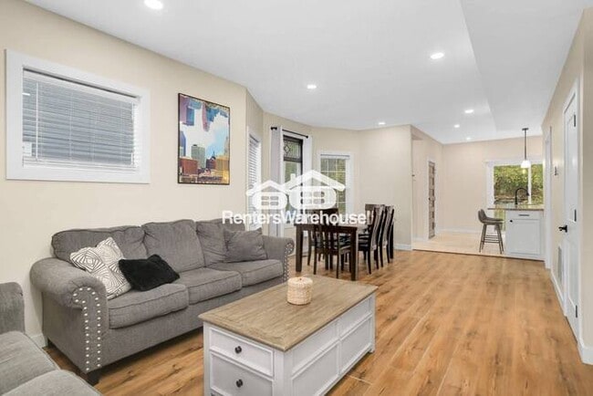 Building Photo - Beautiful 3 bed/1.5 bath home in West Saint Paul!
