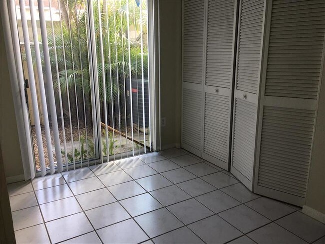 Foto del edificio - 6198 Riverwalk Ln