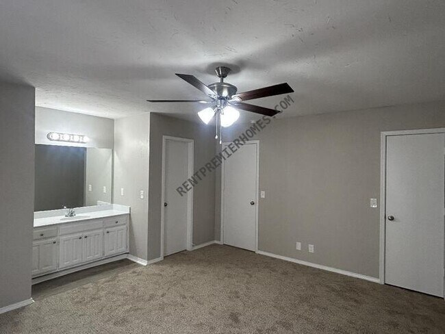 Foto del edificio - 3201 E Oakridge St