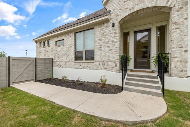 Building Photo - 1122 Silver Dollar Trail