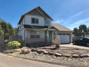 Building Photo - 4050 Evergreen Ave