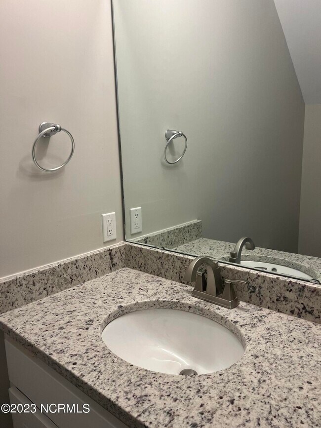 Foto del edificio - 1233 Cross Creek Cir