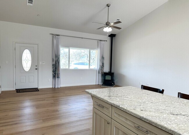 Building Photo - 3+2 with office Looking for a mountain retreat?