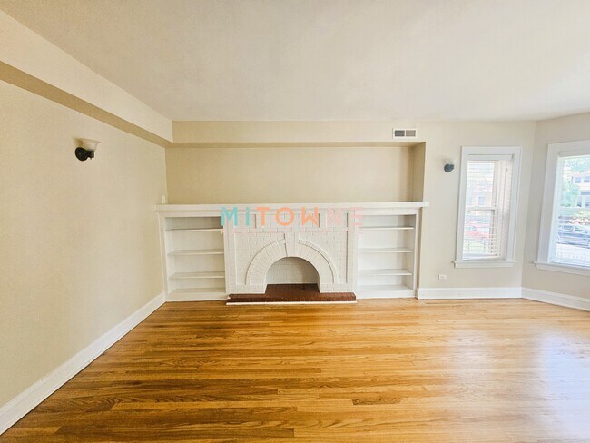 Building Photo - 5600 N Rockwell St