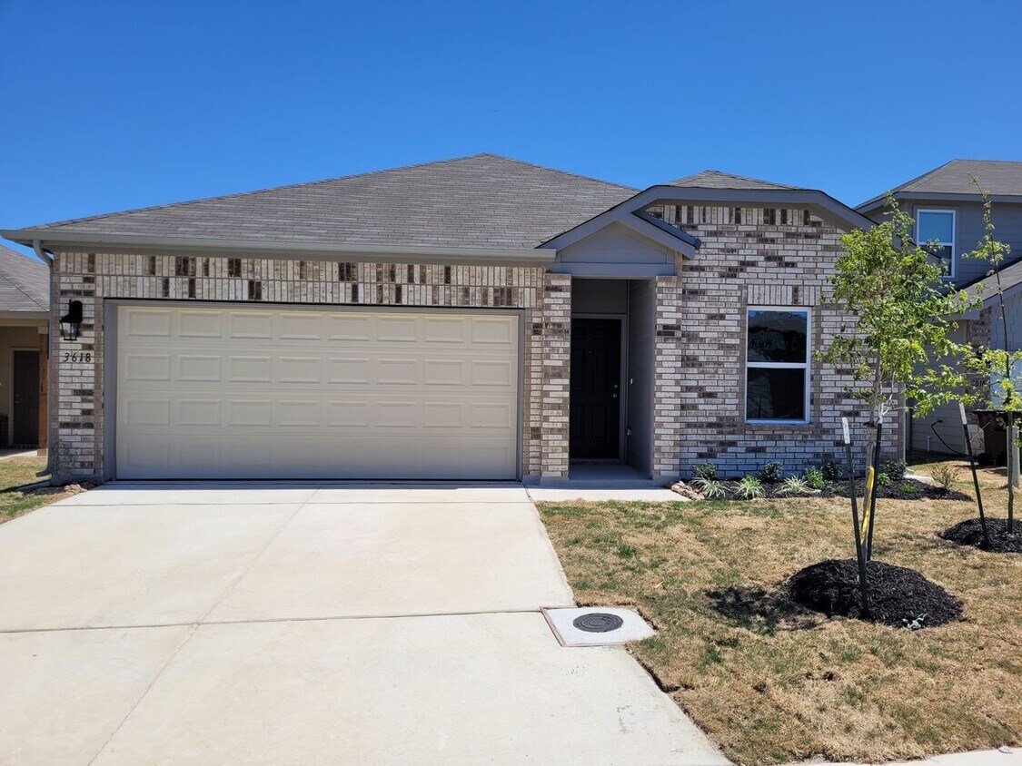 Primary Photo - 3BD 2BA with separate Office Space