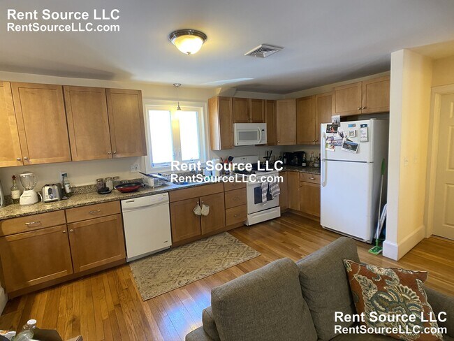 Foto del edificio - 80 Ten Hills Rd