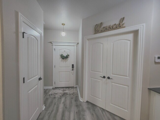 Foto del edificio - 5009 E Truman Ln