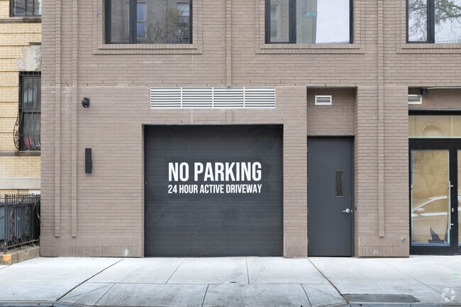Parking - 1499 Bedford