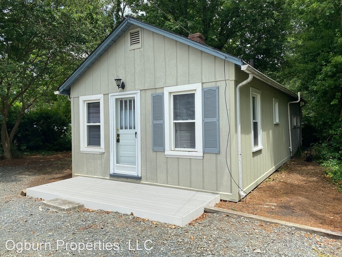 1833 Chapel St, WinstonSalem, NC 27127 Room for Rent in Winston