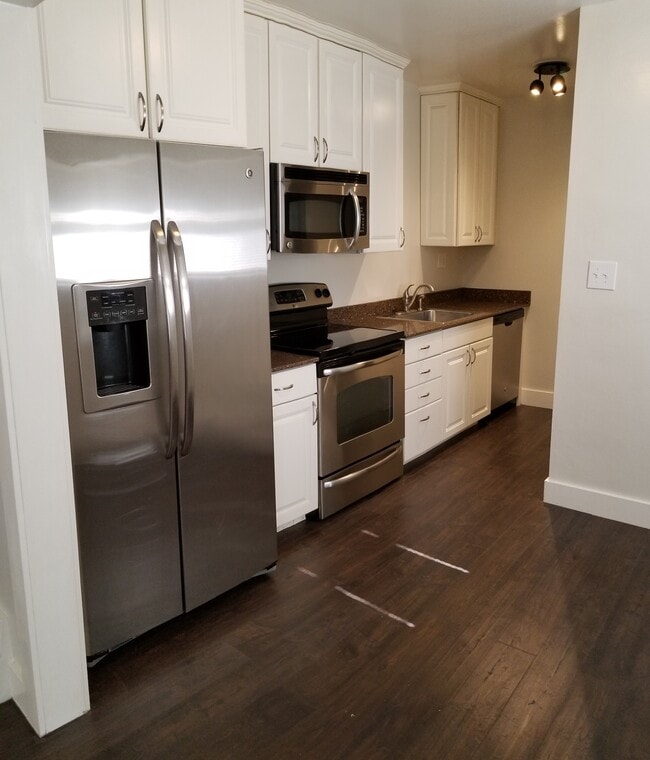 Building Photo - 649 S 500 E