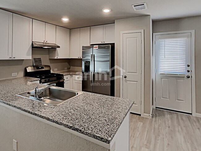 Foto del edificio - 9978 Sarrebourg St