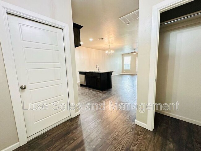 Foto del edificio - 747 SW 14th St