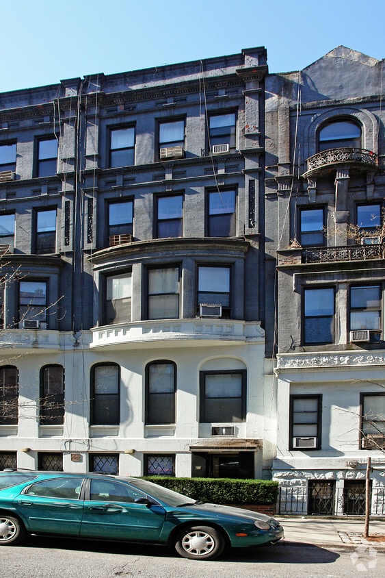 Building Photo - 30 W 83rd St