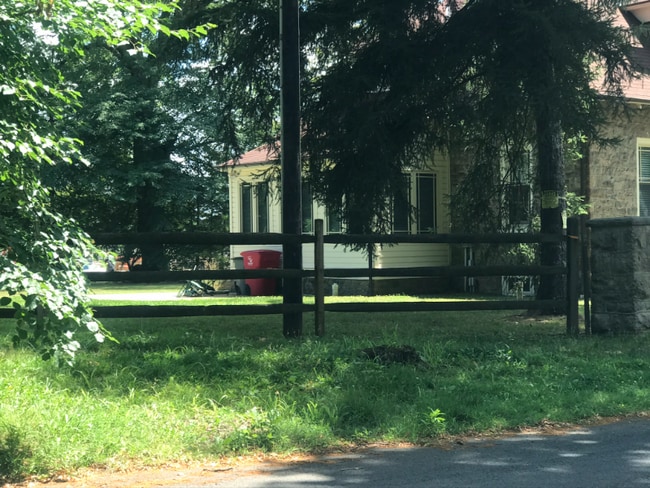 Foto del edificio - 1015 Cedar Rd
