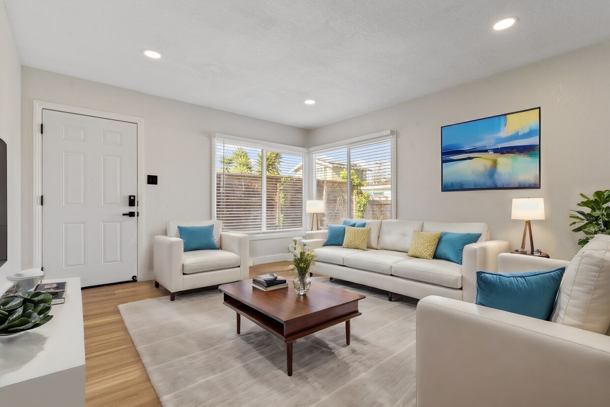 Foto principal - 2451 Byron St