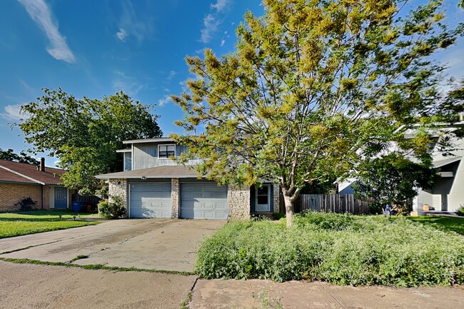 Building Photo - 2300 Berkett Dr