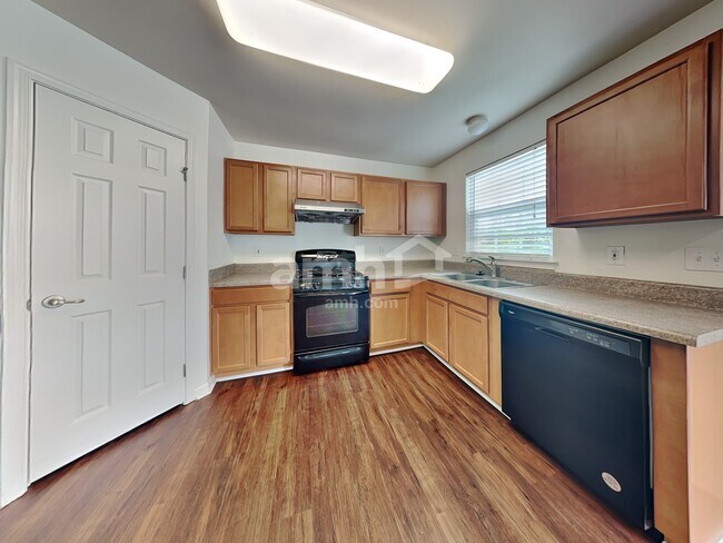 Building Photo - 10 Pfeiffer Ct