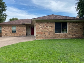 Building Photo - 1925 Willow Vale Dr