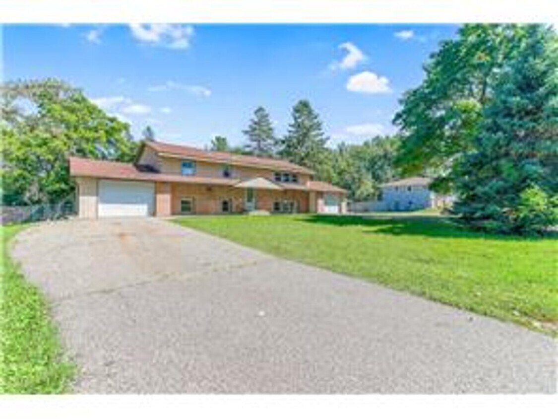 Foto principal - 6040 Hemlock Ln N