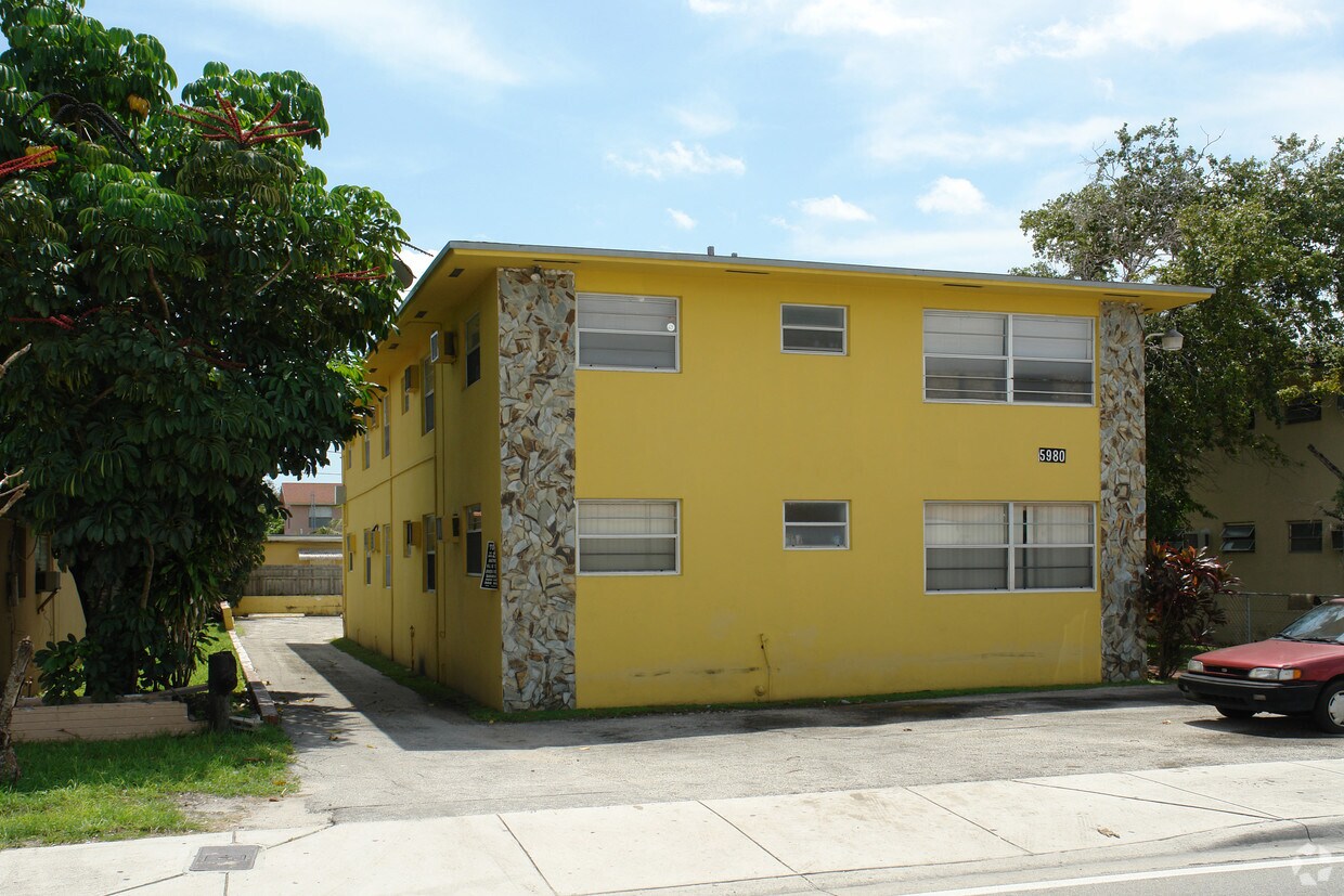 Building Photo - 5980 W Flagler St