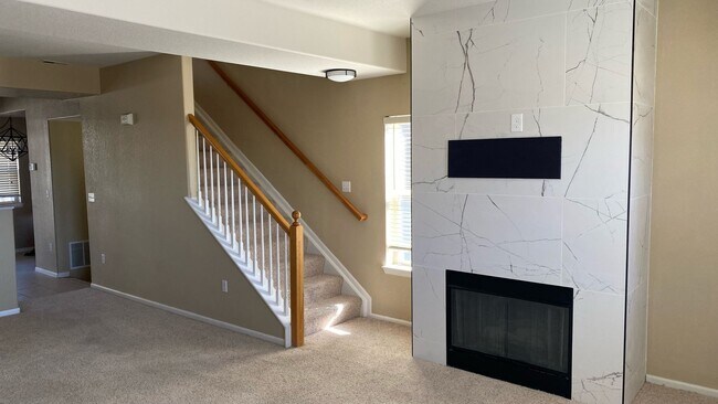 Foto del edificio - Large 2 Bedroom 2 Bath Townhome in Sterlin...