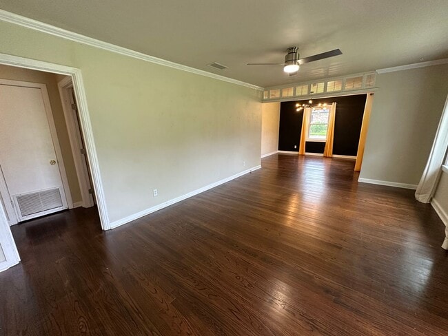 Building Photo - 2521 Sunnybrook Dr