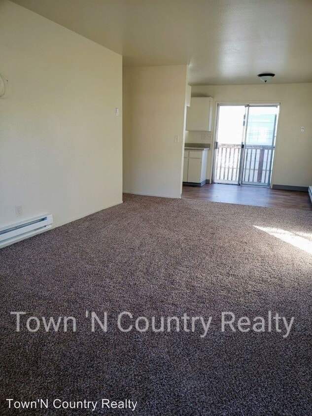 334 Soledad St, Salinas, CA 93901 Room for Rent in Salinas, CA