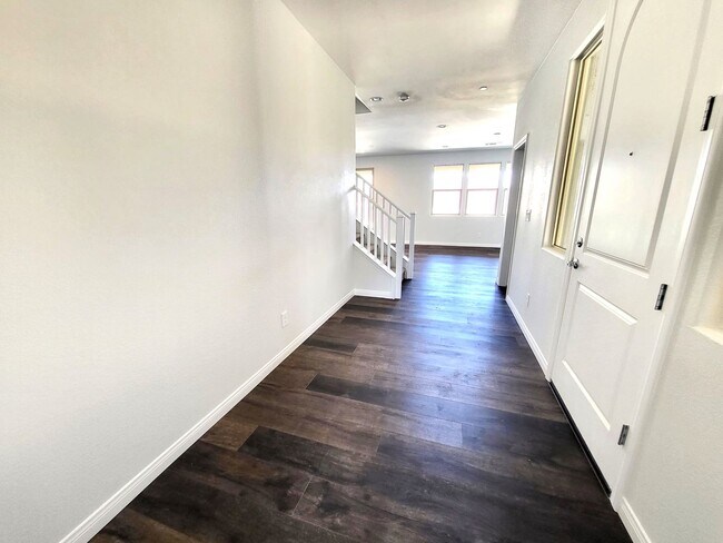Building Photo - Summerlin Brand New Home Never Lived in! I...