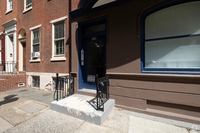 Entrance - 1121 Spruce St