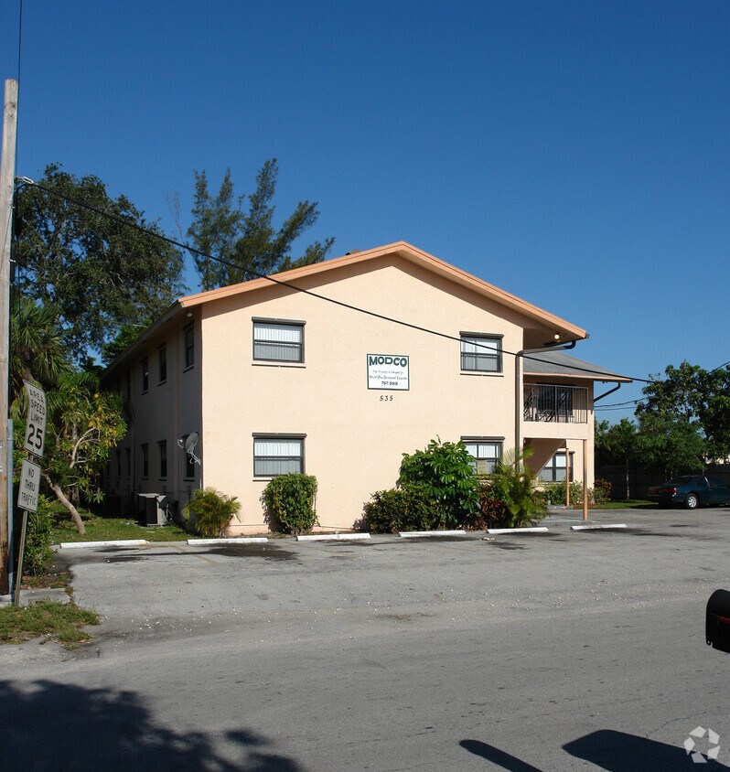 Building Photo - 535 NW 15th Ter