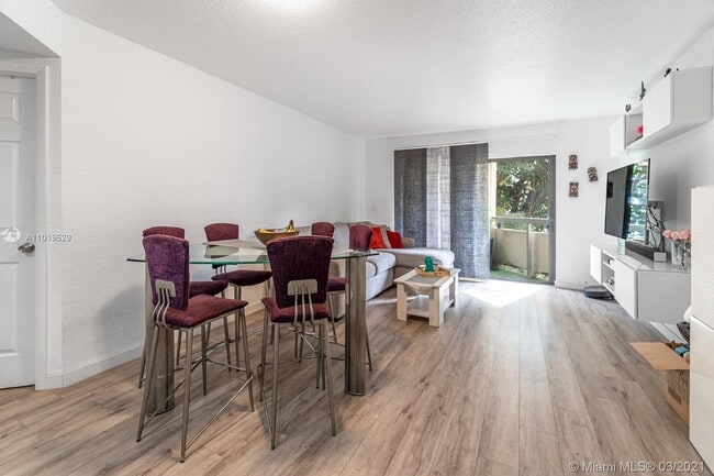 Building Photo - 8290 Lake Dr