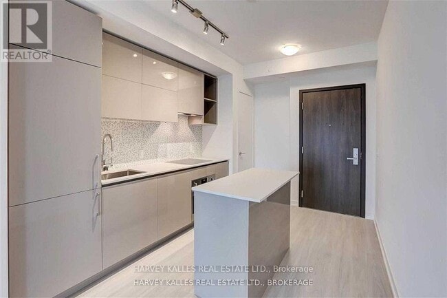 Building Photo - 1 Yorkville Ave