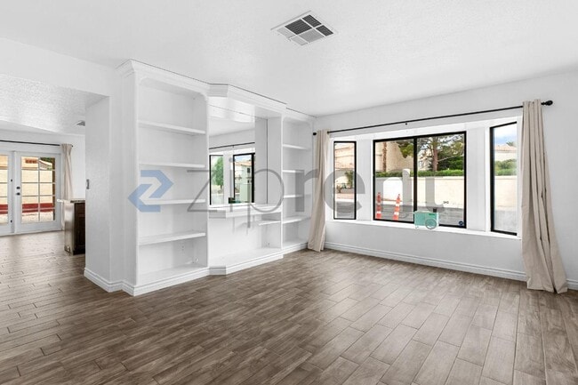 Building Photo - Unit