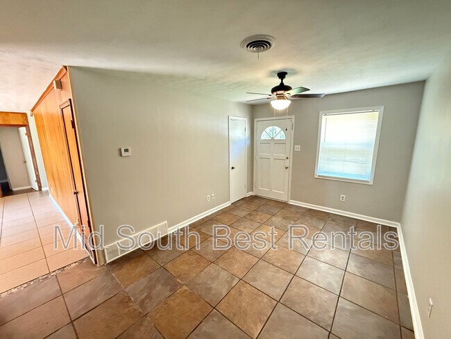 Building Photo - 3010 Ashwood Cove
