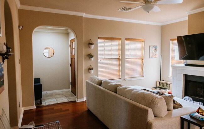Foto del edificio - 13604 Caldwell Dr