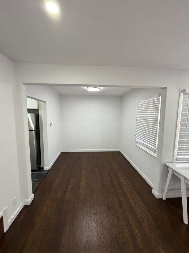 Building Photo - 128 Dartmouth Rd