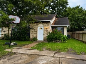 Building Photo - 615 Cole St