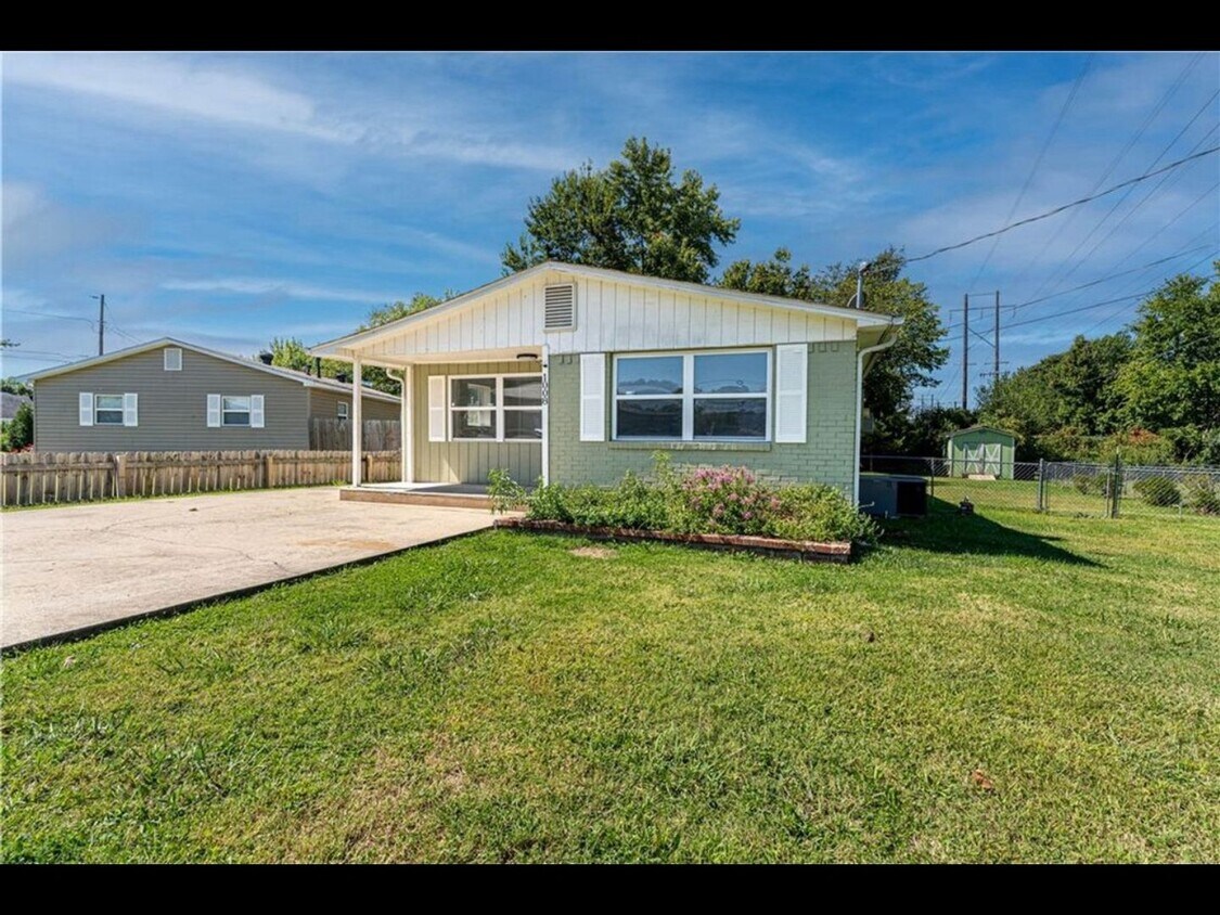 Primary Photo - 4 Bedroom Single Family Home in Springdale