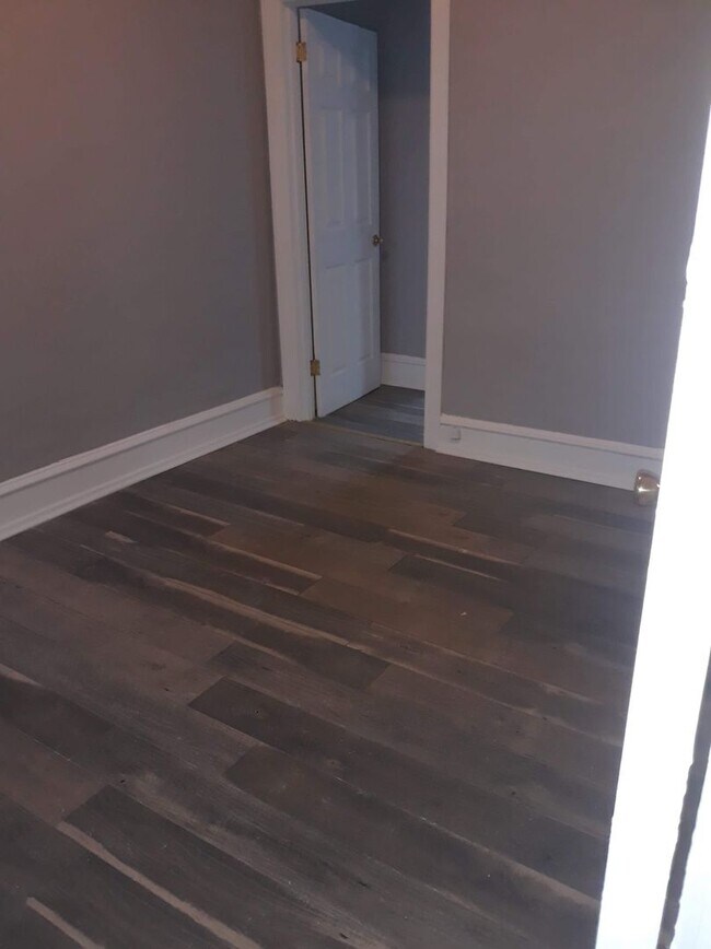 Building Photo - Rehabbed 2 Bedroom House with Bonus Room