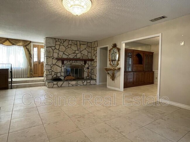 Building Photo - 2665 Kauana Loa Dr