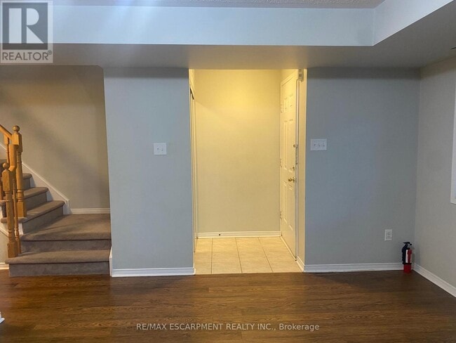 Building Photo - 4975 Southampton Dr