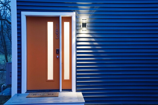 Foto del edificio - Modern, new construction in Williamstown!