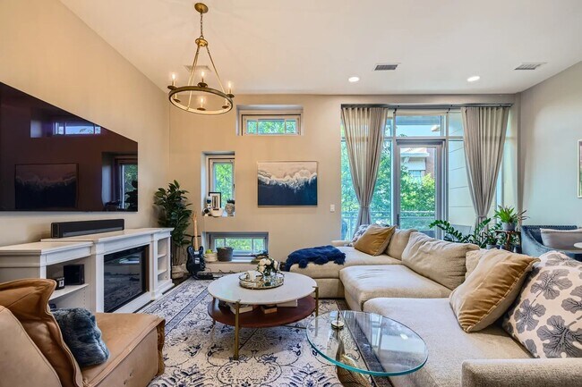 Foto del edificio - Beautiful 3 bedroom 3 Bathroom home