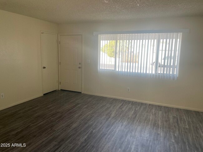 Building Photo - 1715 S Windsor