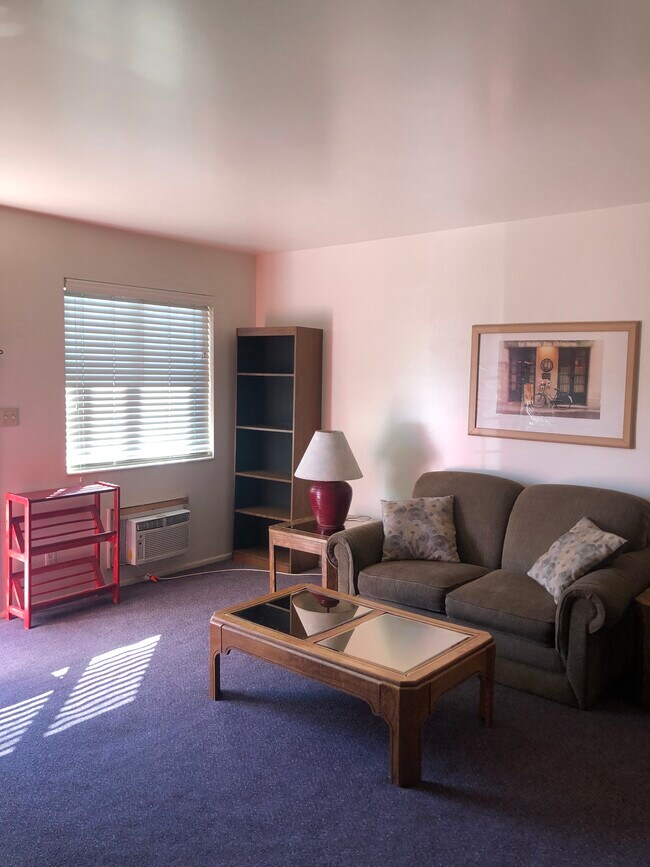Building Photo - 828 E 200 S