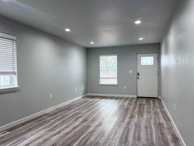 Building Photo - OWN962