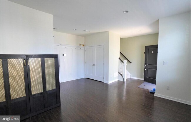 Building Photo - 13 Jessop Ln