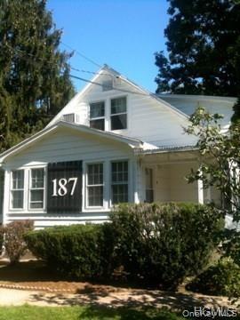 Foto principal - 187 W Clarkstown Rd